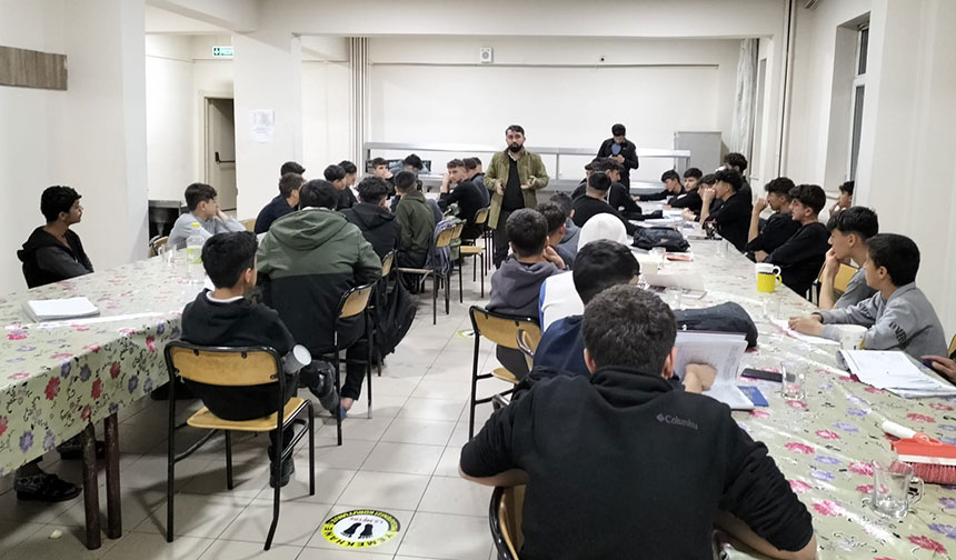Hakkari’de “Ramazan ve Dayanışma” konferansları