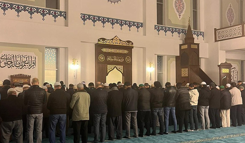 Isparta’da “Hatimle Teheccüd Namazı” – Diyanet Haber