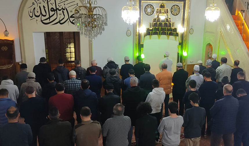 Isparta’da Enderun usulü teravih – Diyanet Haber