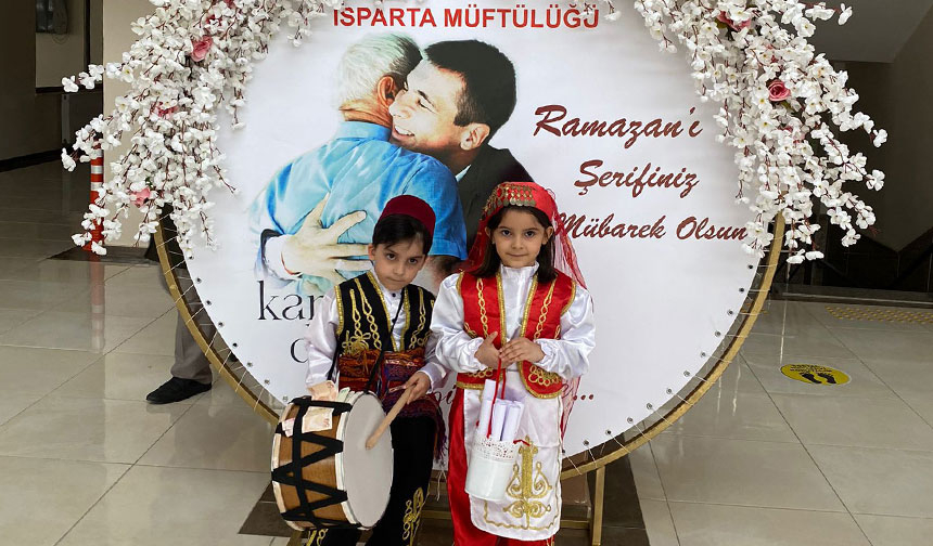 Isparta’da çocuklar için “tekne orucu iftarı” düzenlendi