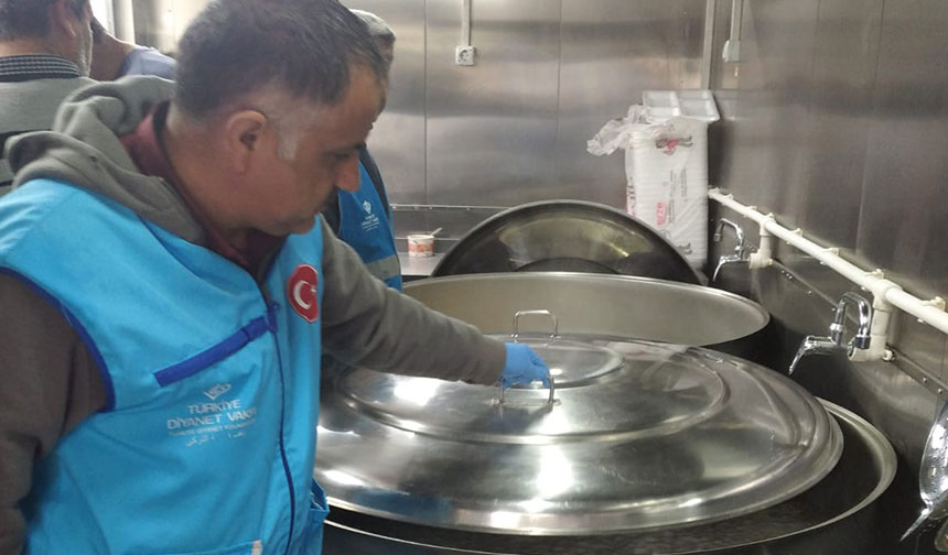 Müftülüğün iyilik tencereleri depremzedeler için kaynıyor