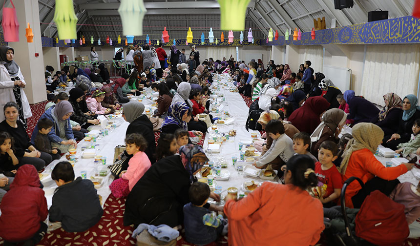 4-6 yaş Kur’an kursu öğrencileri ve aileleri iftarda buluştu