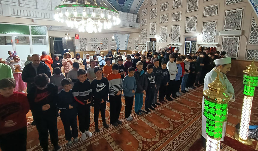 Kırklareli’nde çocuklar geleneksel cami iftarında buluştu