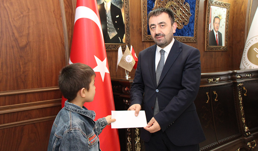 Minikler harçlıklarını kardeşleriyle paylaştı – Diyanet Haber