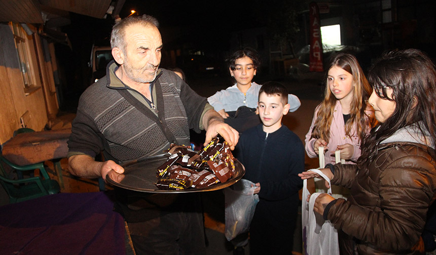 Amasya’da 150 yıllık ramazan geleneği “sepet sallama” sürdürülüyor