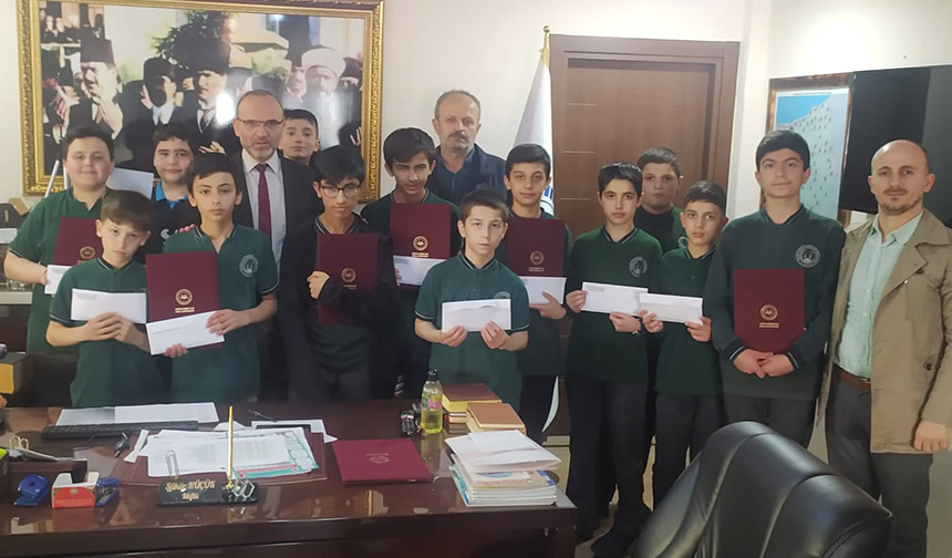 Vakfıkebir’de hafızlar belge aldı – Diyanet Haber