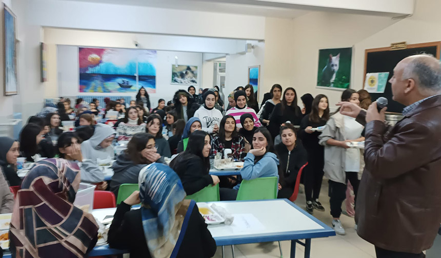 Van Müftülüğü
Van'da gençler iftarda buluştu
