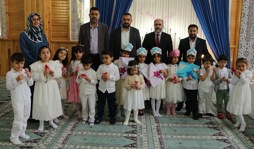 Ağrı’da minikler Kur’an’a geçmenin sevincini yaşadı
