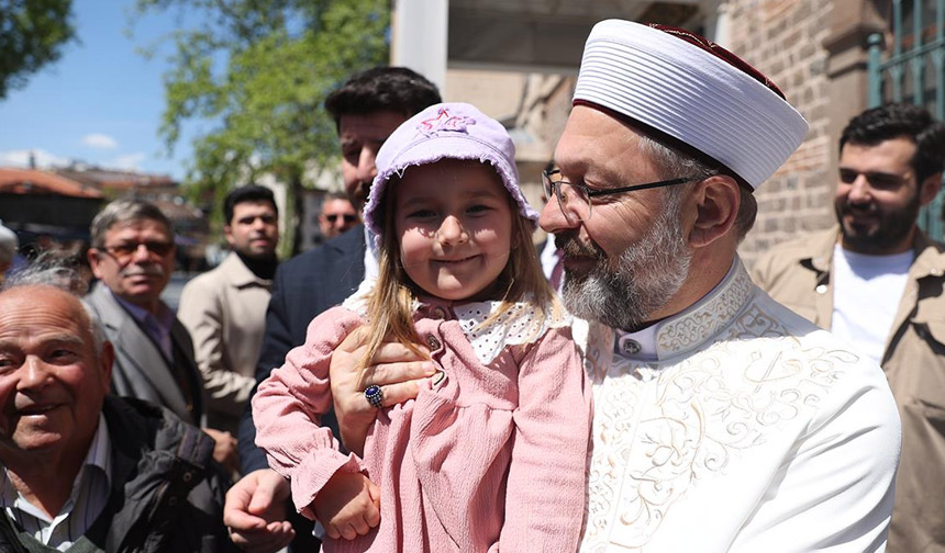 Erbaş: Çocuklarımıza Kur’an ve sünnetten taviz vermemeleri için eğitim vermeliyiz