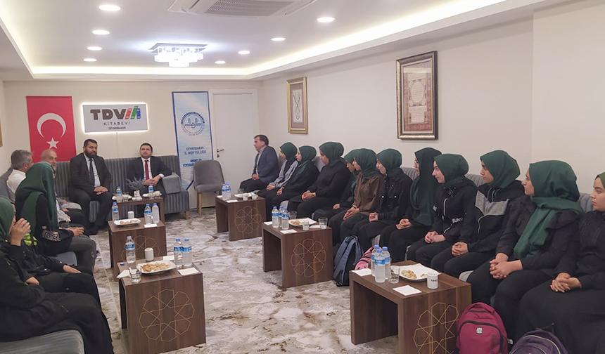 Bağlar Kaymakamı Pendik, gençlerle bir araya geldi