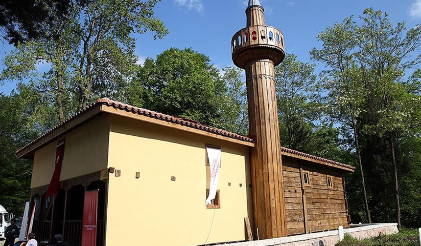 Sakarya’da yenilenen 700 yıllık tarihi cami ibadete açıldı