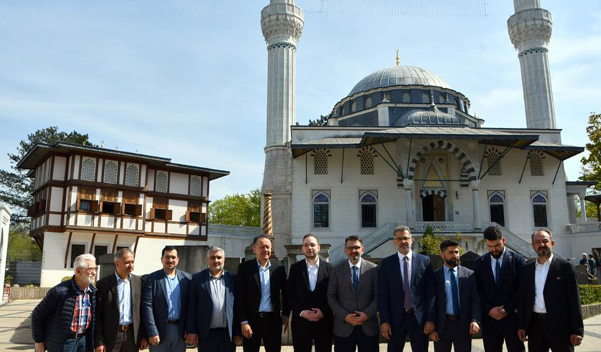 Dr. Kuzey: Camiler hayatın merkezindedir