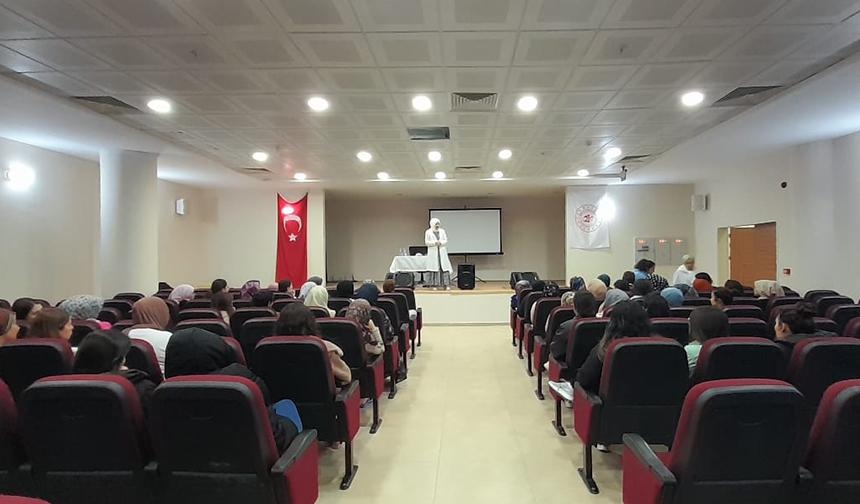 Gümüşhane’de ailelere yönelik konferans düzenlendi