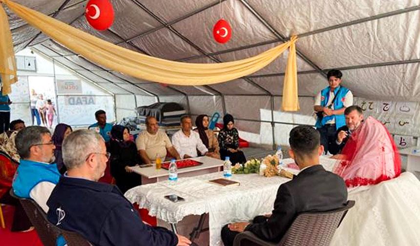 Müftülük çadır kentte ilk nikahı kıydı