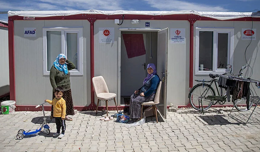 Depremzede kadınlar, acılarını yeni dostluklarla unutmaya çalışıyor