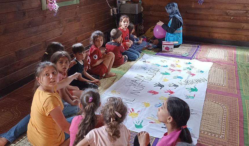 Manevi rehberler depremzede çocuklarla bir araya geliyor