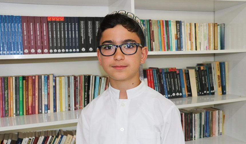 Örgün eğitimle birlikte 6 ayda hafız oldu