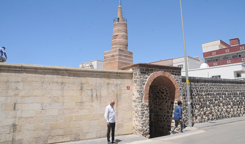 Şırnak’ta restorasyonları tamamlanan cami ve medresenin açılışı yapıldı