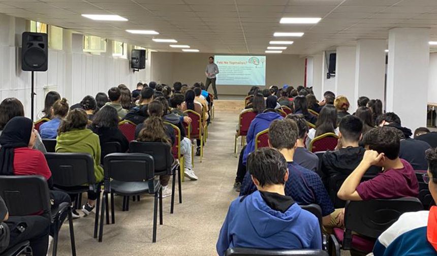 Müftülükten gençlere “Sosyal medya ahlakı” semineri