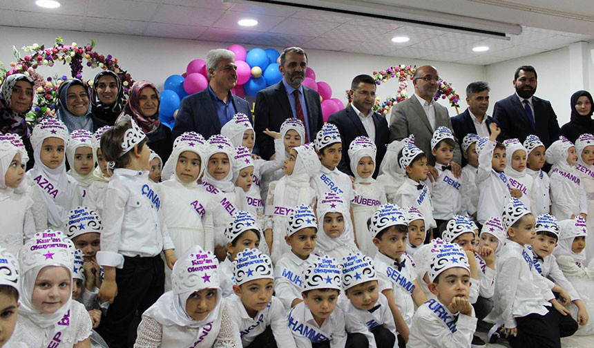 Diyarbakır Müftülüğü
Bağlar'da minikler Kur'an' geçmenin sevincini yaşadı