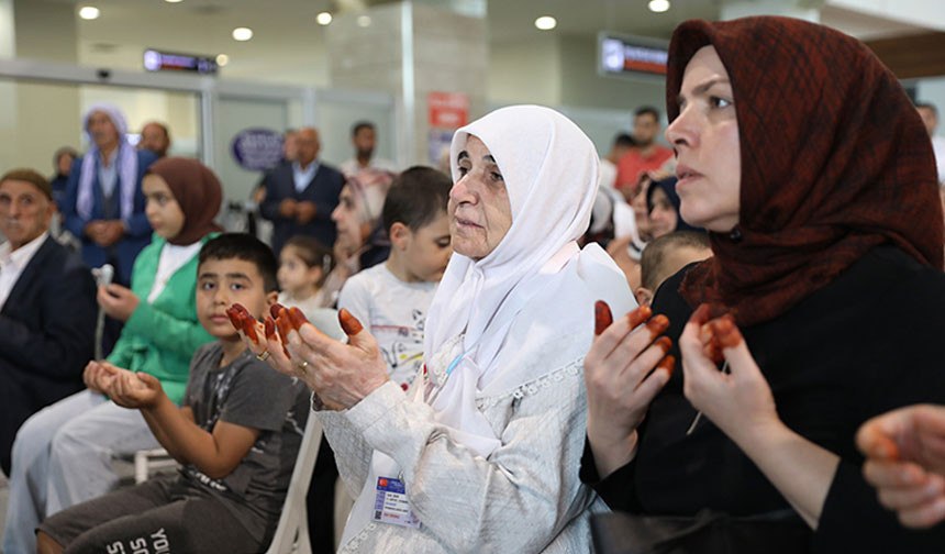 Diyarbakır’da hacı adayları kutsal topraklara uğurlandı