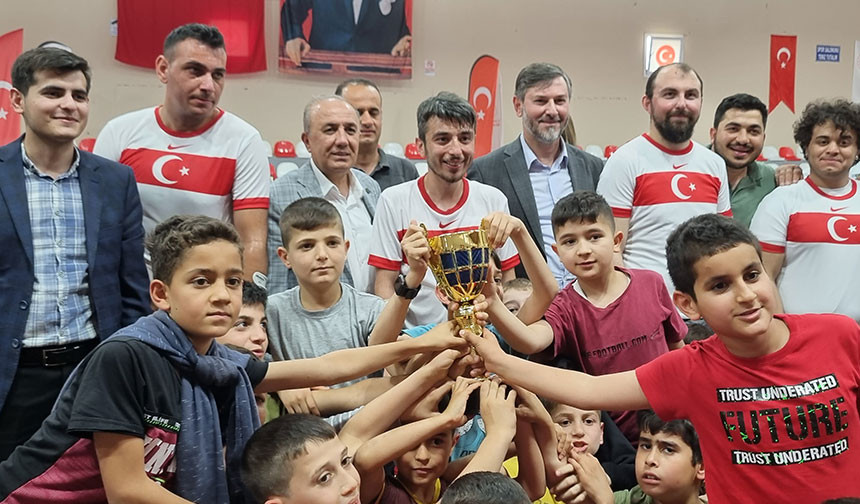 Ampute Milli Takımı, hafız öğrencilerle dostluk maçı yaptı