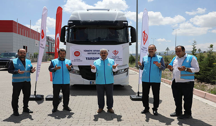 Kayseri’den deprem bölgesine yardımlar sürüyor