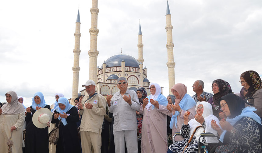 Nevşehirli hacı adayları dualarla yola çıktı
