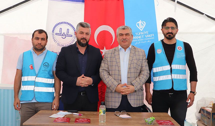 TDV kurban bağış standıyla vatandaşların vekaletleri kabul ediliyor