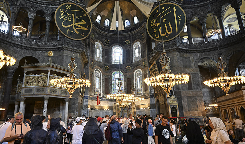 Ayasofya 3 yılda yaklaşık 21 milyon ziyaretçiyi ağırladı