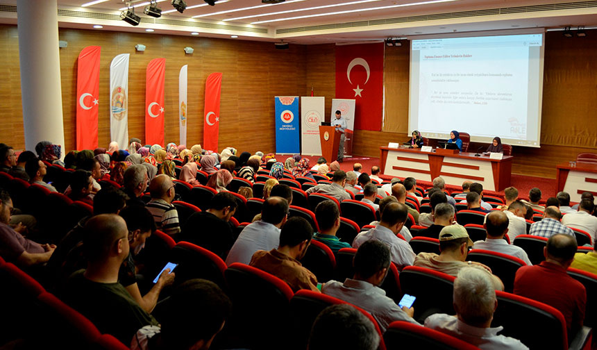Denizli’de ‘Bir Yetime Aile Olmak’ paneli düzenlendi