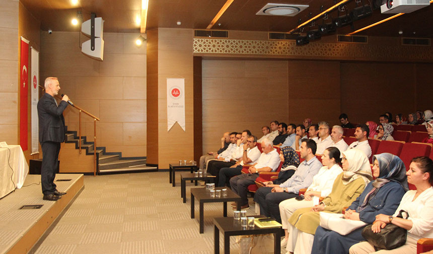 İzmir’de koruyucu aile olmanın önemi anlatıldı