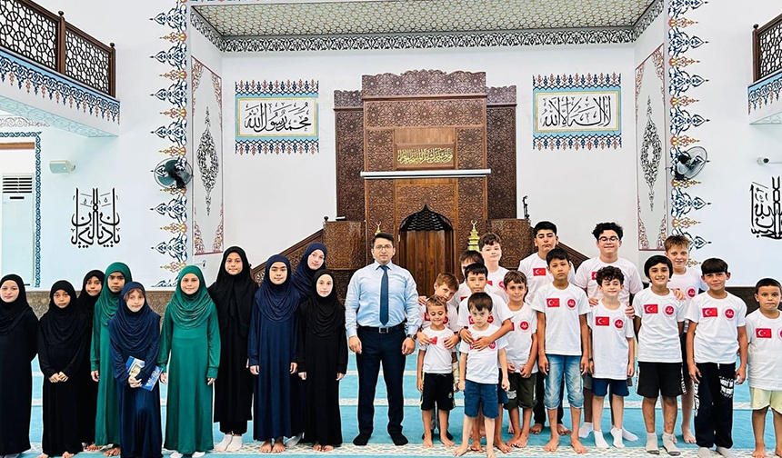 Kur’an öğrenen minikler ödüllendirildi – Diyanet Haber