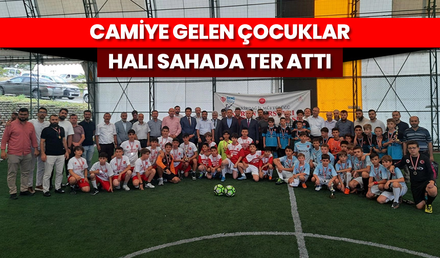 Tekirdağ Müftülüğü
Camiye gelen çocuklar halı sahada ter attı