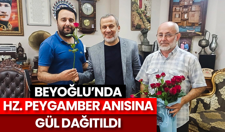 Beyoğlu’nda Hz. Peygamber anısına gül dağıtıldı