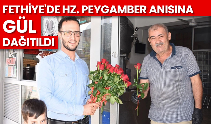 Fethiye’de Hz. Peygamber anısına gül dağıtıldı