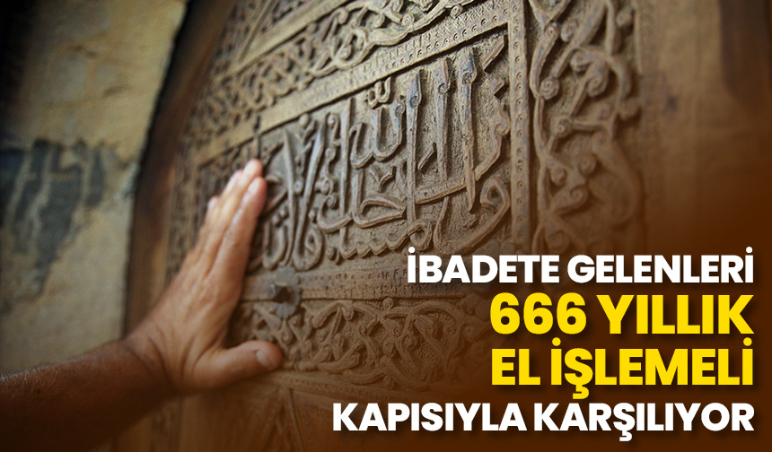İbadete gelenleri 666 yıllık el işlemeli kapısıyla karşılıyor