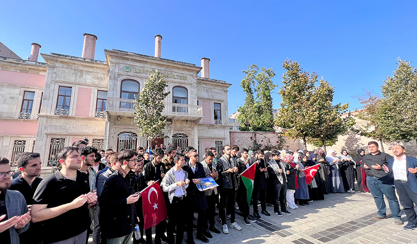 İlahiyat Fakültesi öğrencilerinden işgalcilere tepki