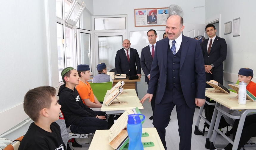 Vali Serdengeçti Kur’an kursu öğrencileriyle buluştu
