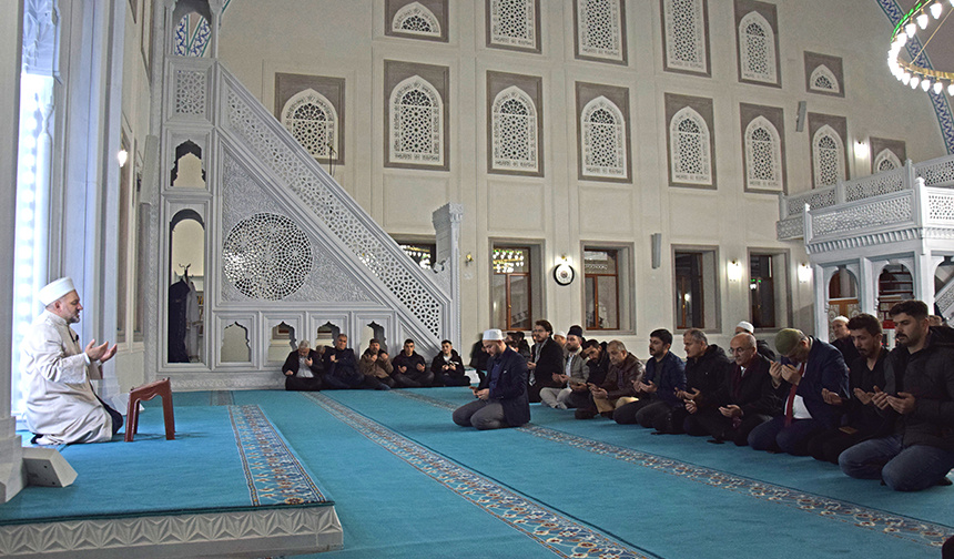 Üniversite öğrencilerinden "Şehitlere Vefa"