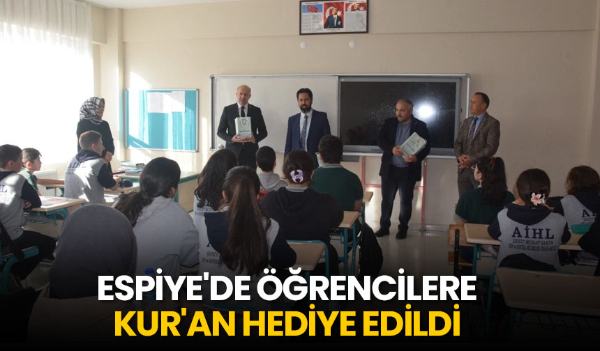 Espiye’de öğrencilere Kur’an hediye edildi