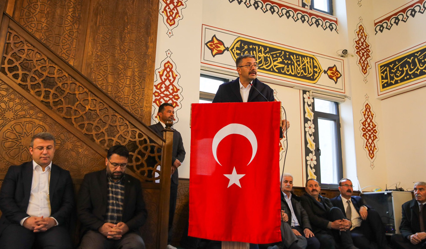 Vali Çelik: Bayrağımız bir İslam sancağıdır