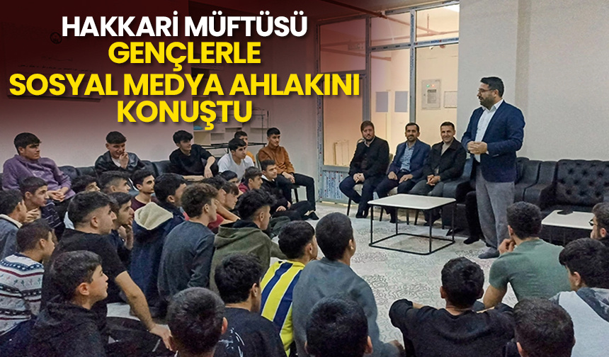 Hakkari Müftüsü gençlerle sosyal medya ahlakını konuştu