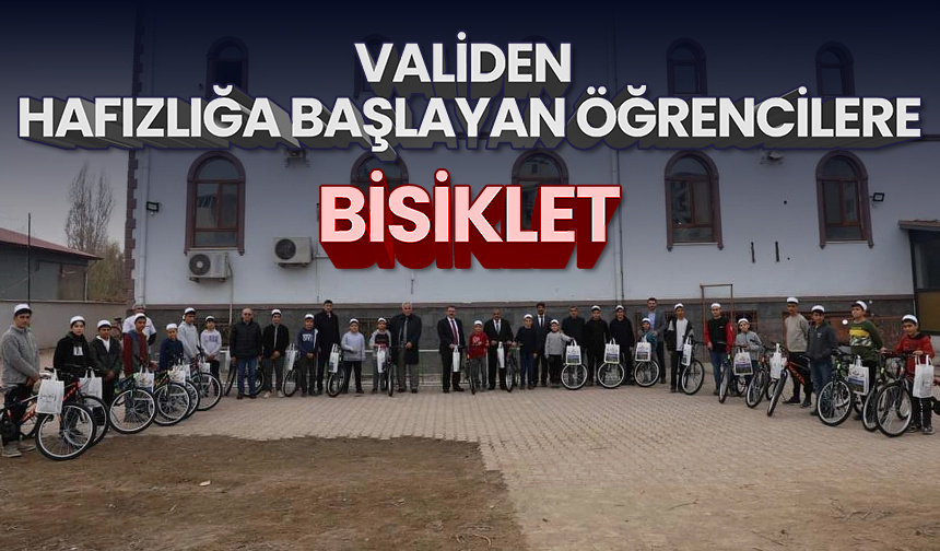 Validen hafızlığa başlayan öğrencilere bisiklet