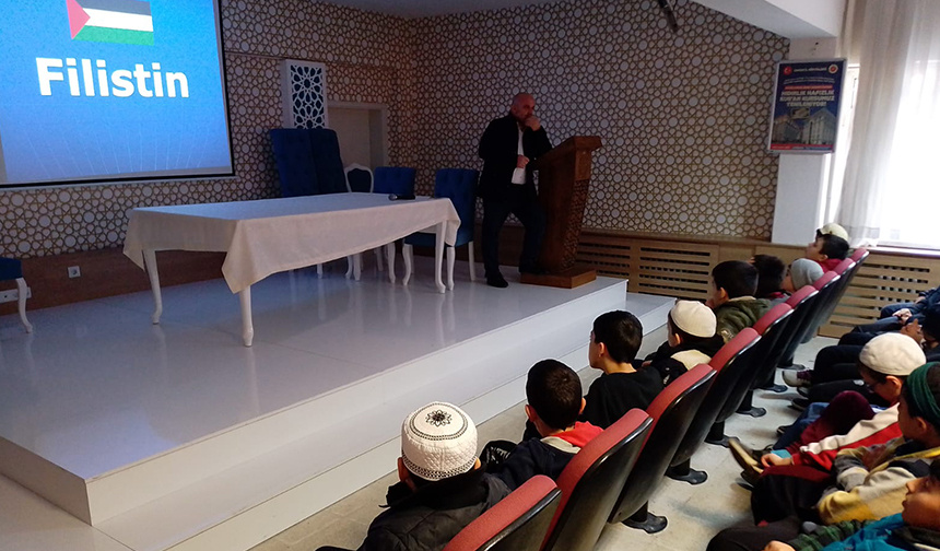 Kur’an kursu öğrencilerine Kudüs semineri