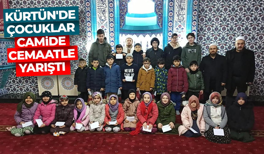 Kürtün’de çocuklar camide cemaatle yarıştı