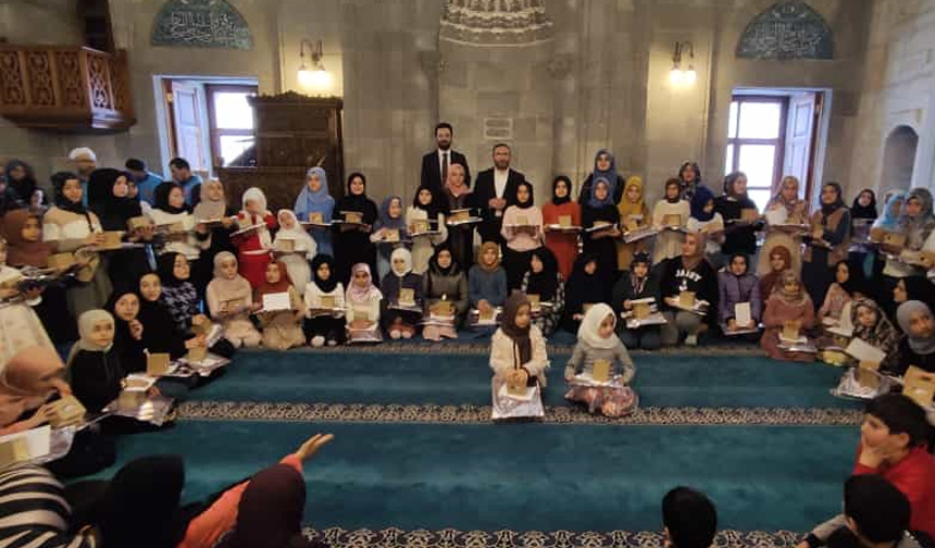 Yakutiye’de yüzerce çocuk tatilde camide buluştu