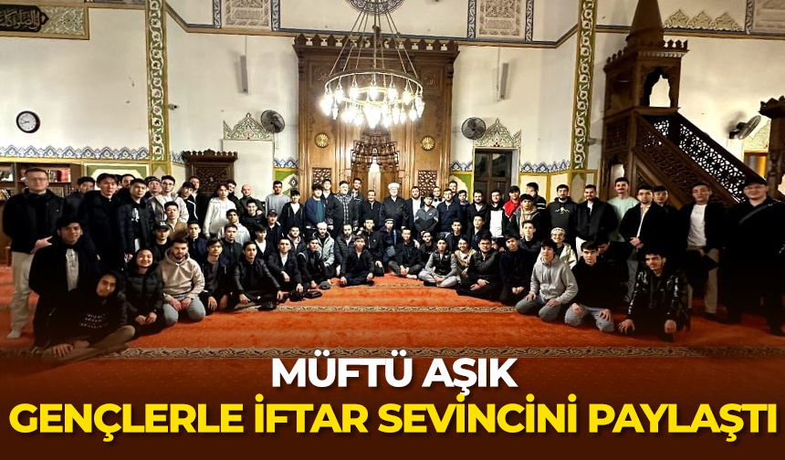 Müftü Aşık, gençlerle iftar sevincini paylaştı