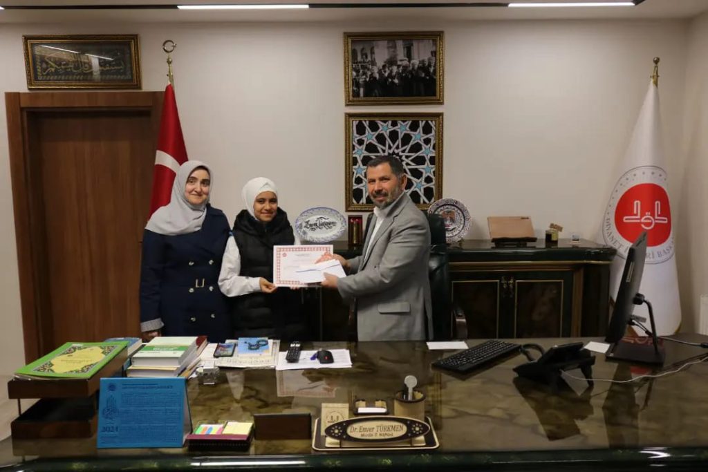 Mardin’de 16 Yaşındaki Asya 6 Ayda Hafız Oldu