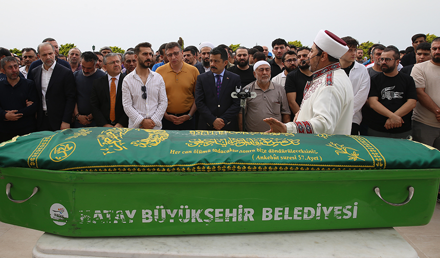 Cami önünde silahlı saldırıya uğrayan imamın cenazesi toprağa verildi
